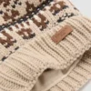 Strickmütze mit Bommel