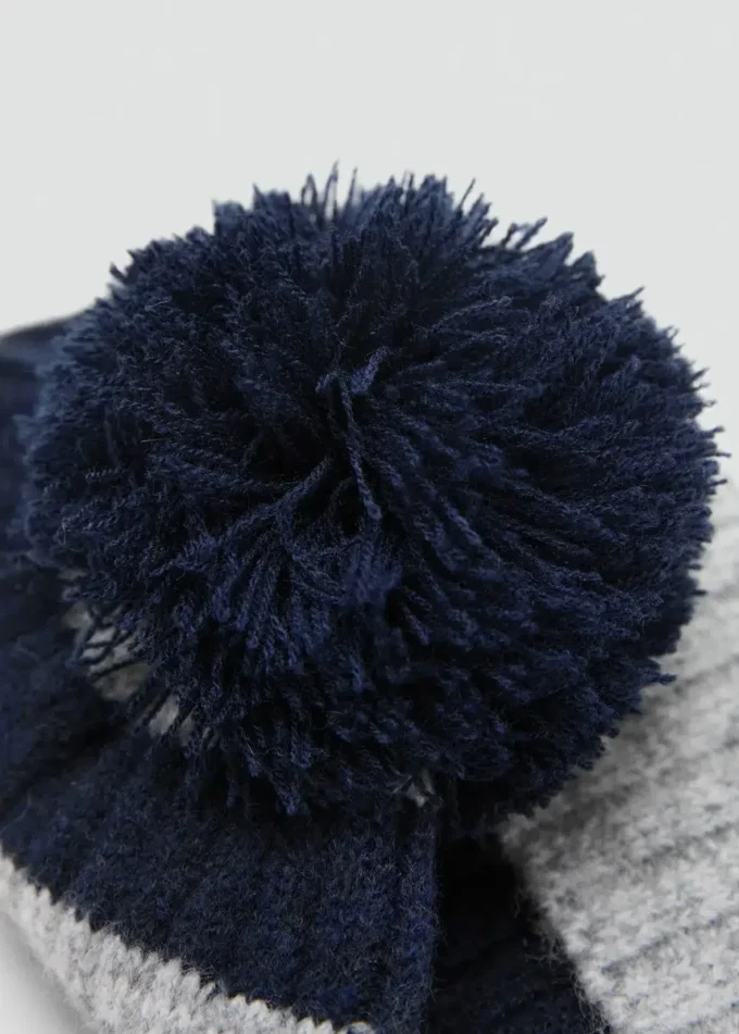 Strickmütze mit Bommel Strickmütze mit Bommel