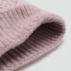Strickmütze mit Bommel