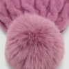 Strickmütze mit Bommel