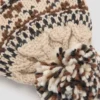 Strickmütze mit Bommel