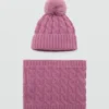 Strickmütze mit Bommel
