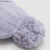 Strickmütze mit Bommel