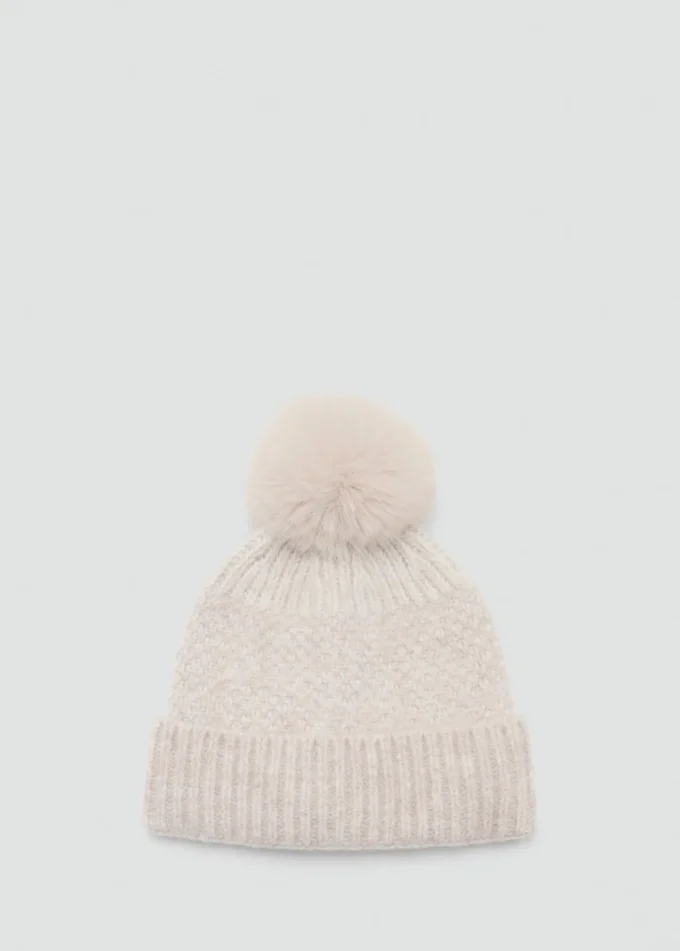Strickmütze mit Bommel