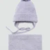 Strickmütze mit Bommel