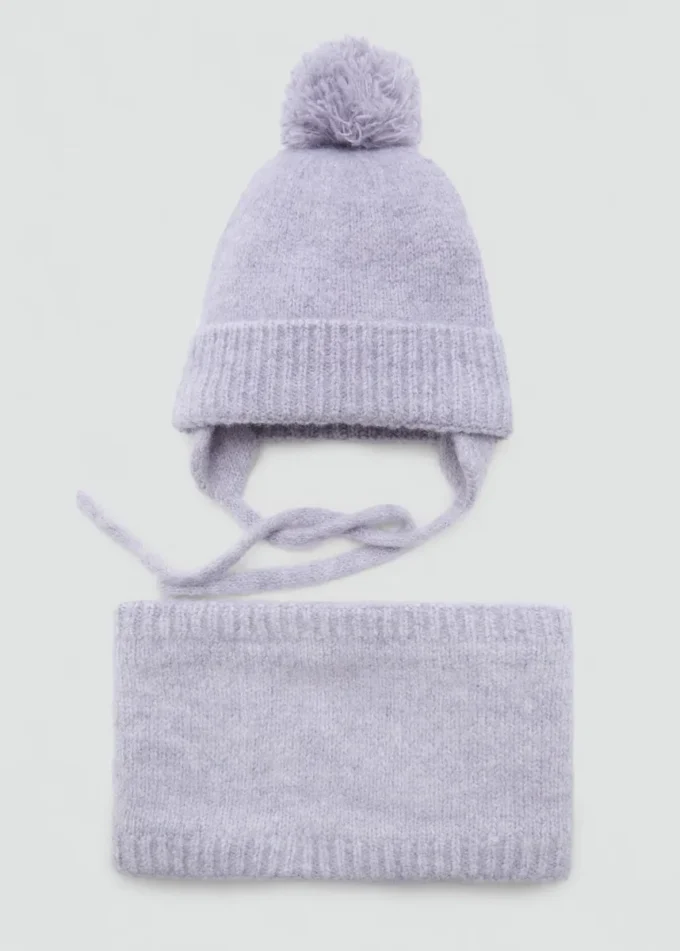 Strickmütze mit Bommel