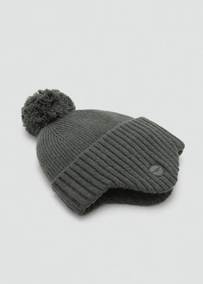 Strickmütze mit Ohrenschützern Strickmütze mit Ohrenschützern