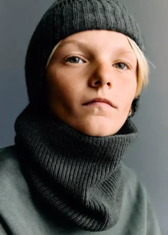 Strickmütze mit Ohrenschützern