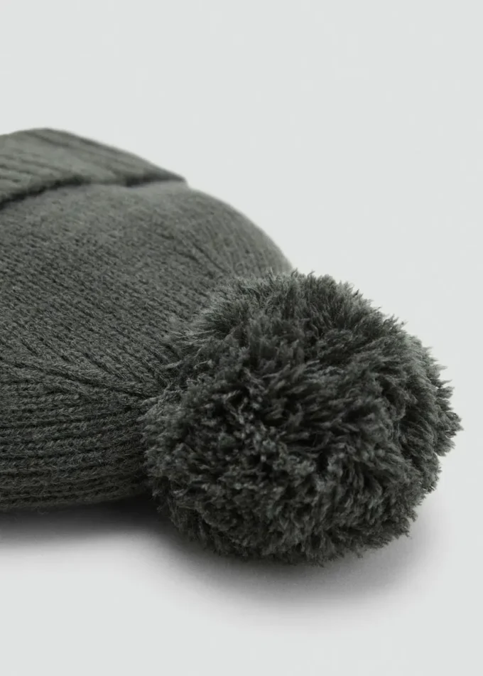 Strickmütze mit Ohrenschützern Strickmütze mit Ohrenschützern