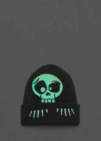 Strickmütze mit Totenkopf