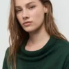 Strickpullover mit drapiertem Ausschnitt