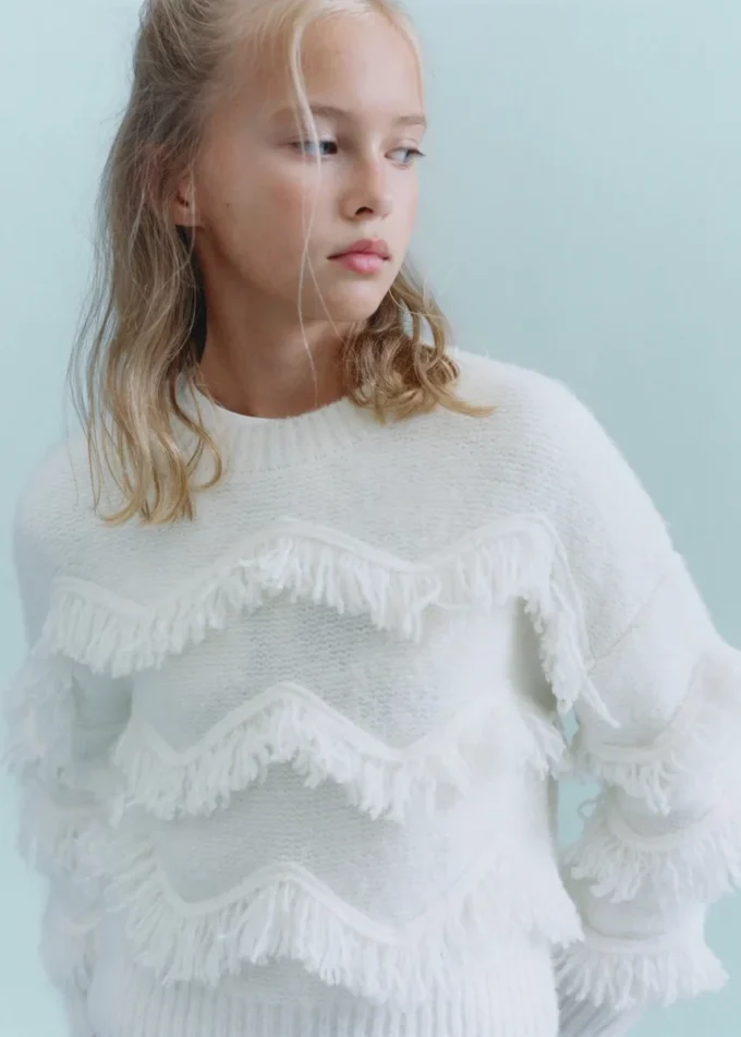 Strickpullover mit Fransen