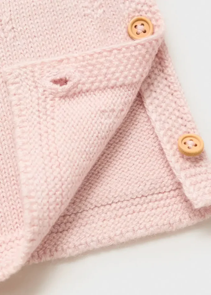 Strickpullover mit Knopfdetails