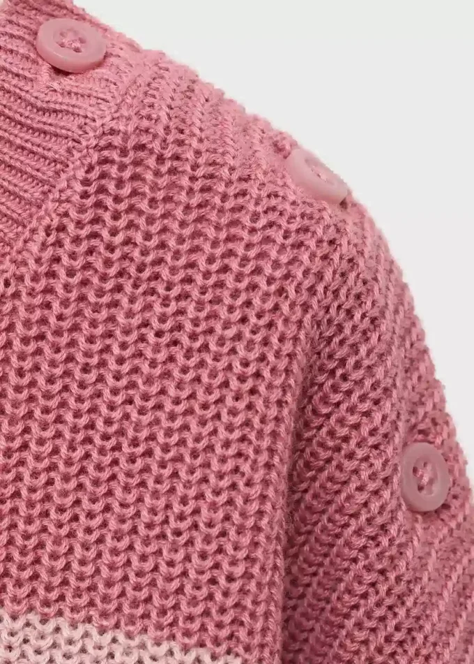 Strickpullover mit Knopfdetails
