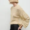 Strickpullover mit Lochmuster