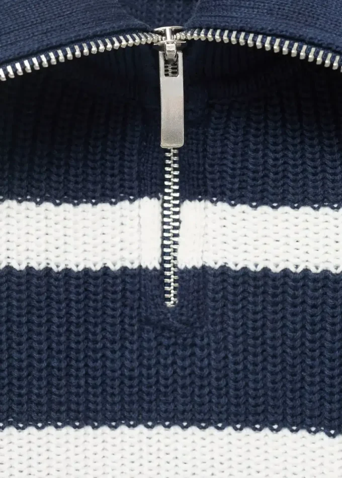 Strickpullover mit Perkins-Ausschnitt
