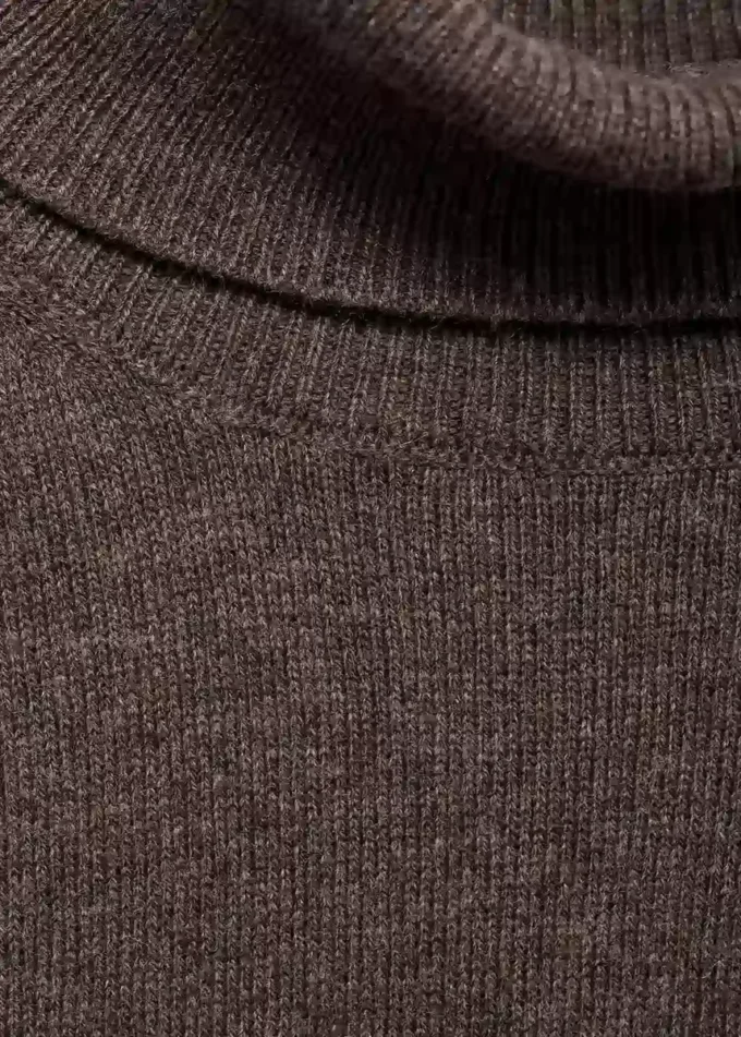Strickpullover mit Rollkragen