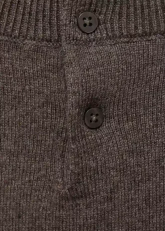 Strickpullover mit Rüschen