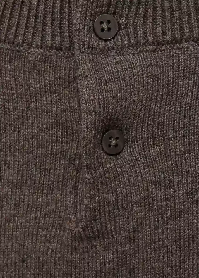 Strickpullover mit Rüschen