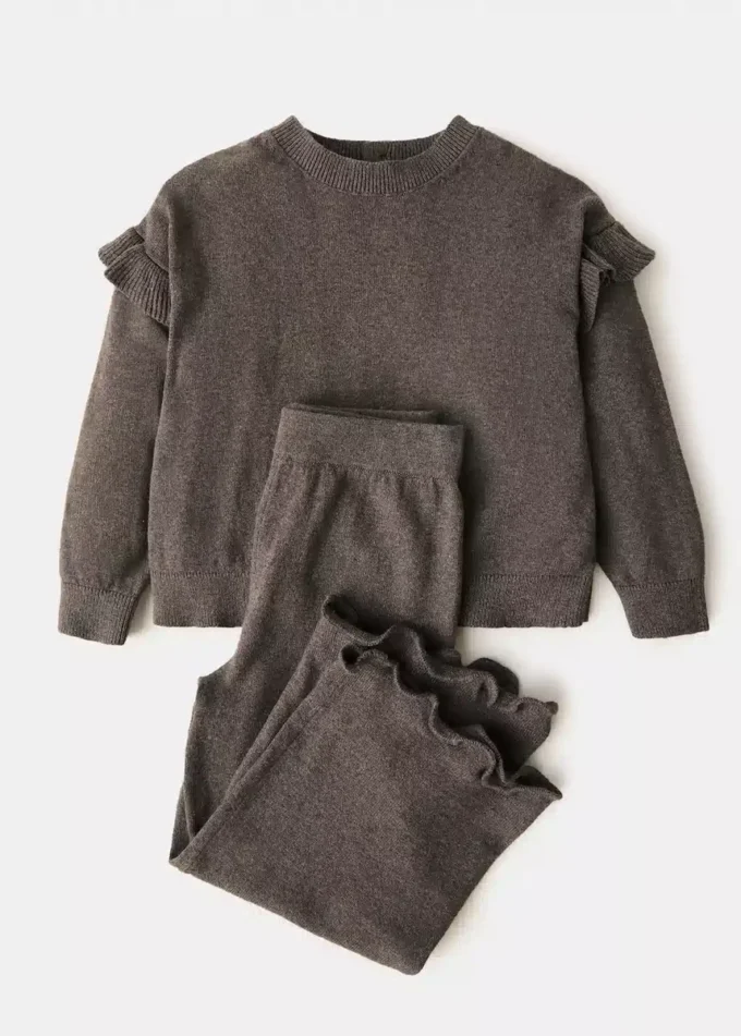 Strickpullover mit Rüschen