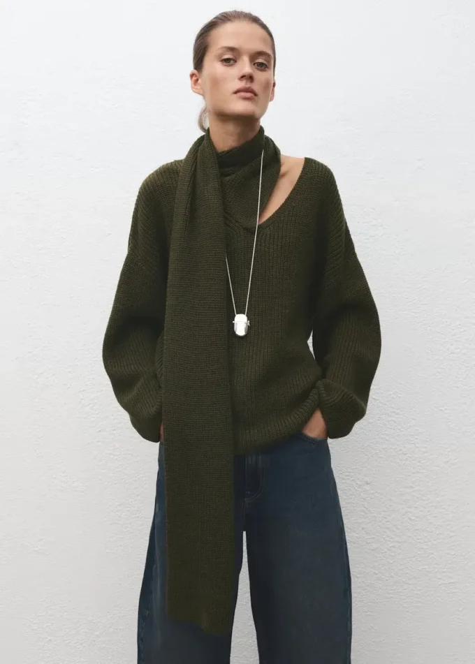 Strickpullover mit Schal