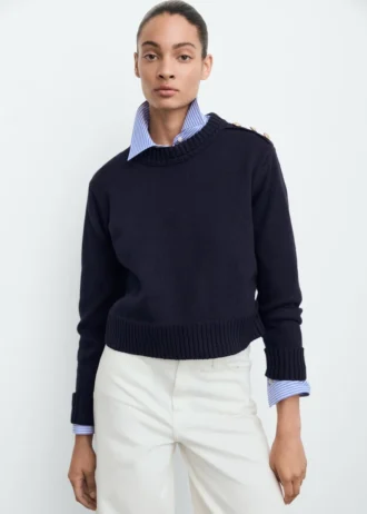 Strickpullover mit Schmuckknöpfen
