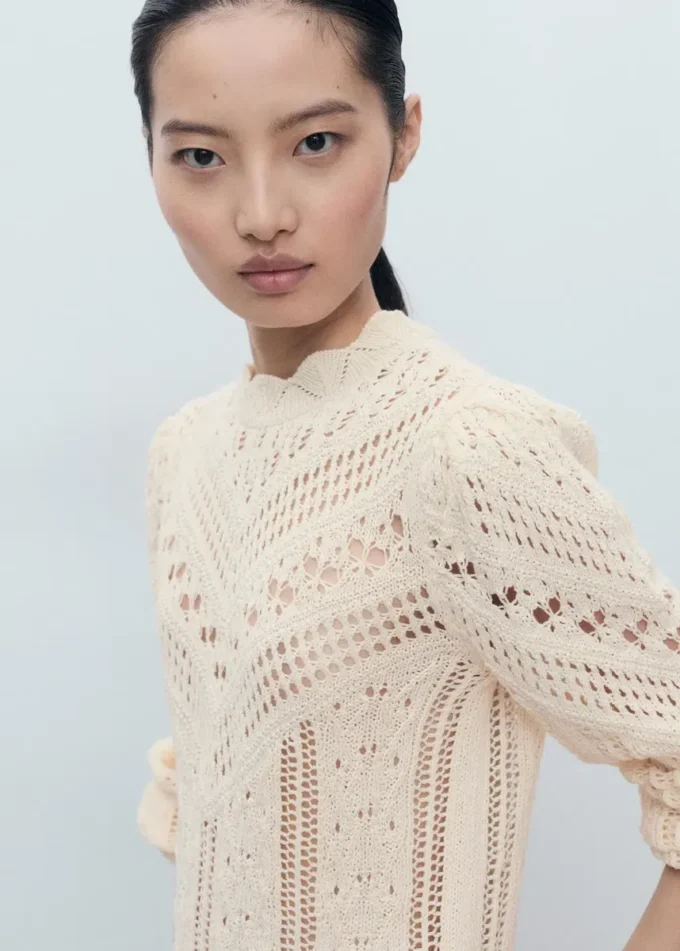 Strickpullover mit Spitzenakzenten