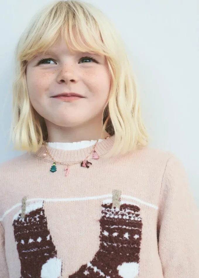 Strickpullover mit Stickerei