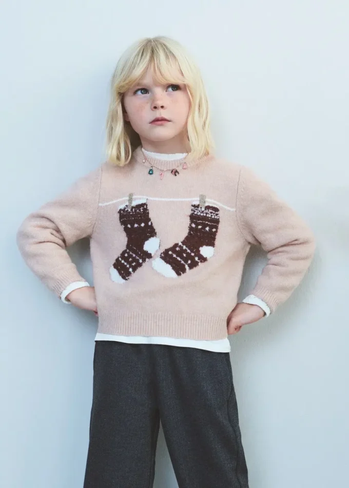 Strickpullover mit Stickerei