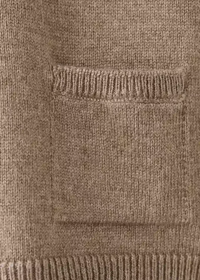 Strickpullover mit Tasche Strickpullover mit Tasche