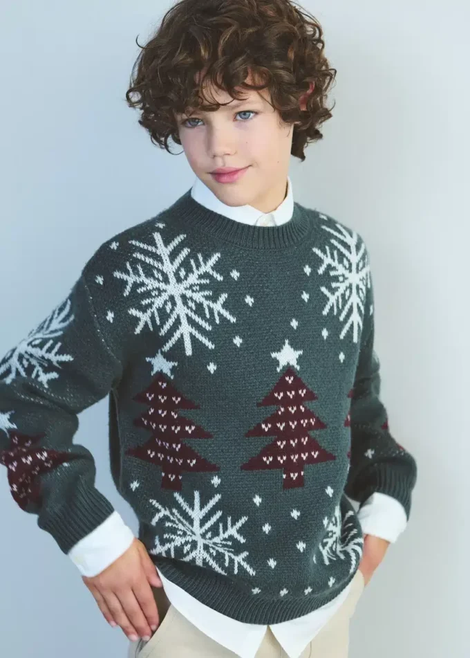 Strickpullover mit Weihnachtsmotiv