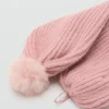 Strickschal mit Quaste