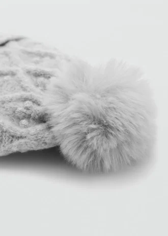 Strukturierte Mütze mit Bommel