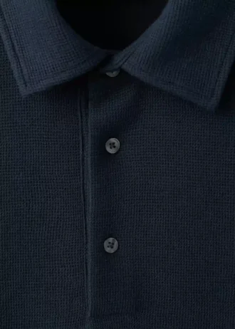 Strukturierter Polo-Pullover aus Strick Strukturierter Polo-Pullover aus Strick