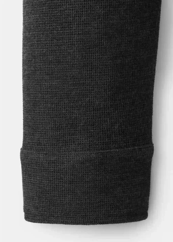 Strukturierter Polo-Pullover aus Strick Strukturierter Polo-Pullover aus Strick