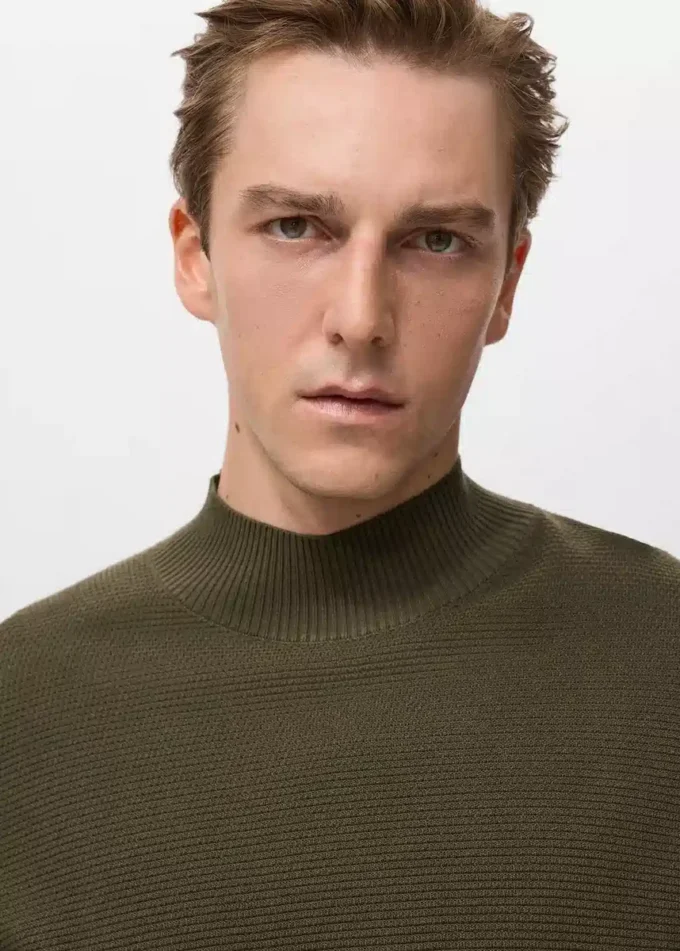 Strukturierter Pullover mit Perkins-Ausschnitt