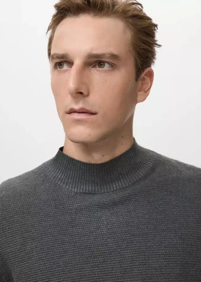 Strukturierter Pullover mit Perkins-Ausschnitt
