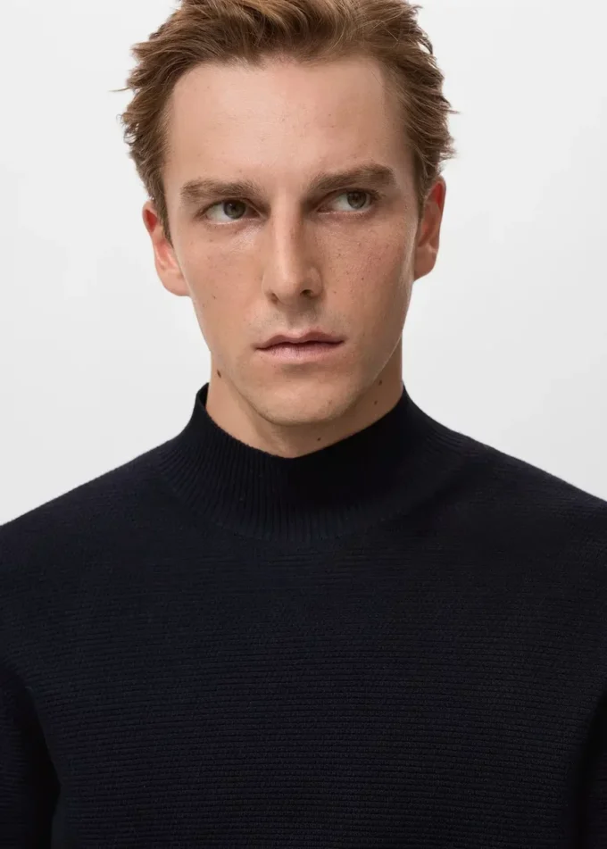 Strukturierter Pullover mit Perkins-Ausschnitt