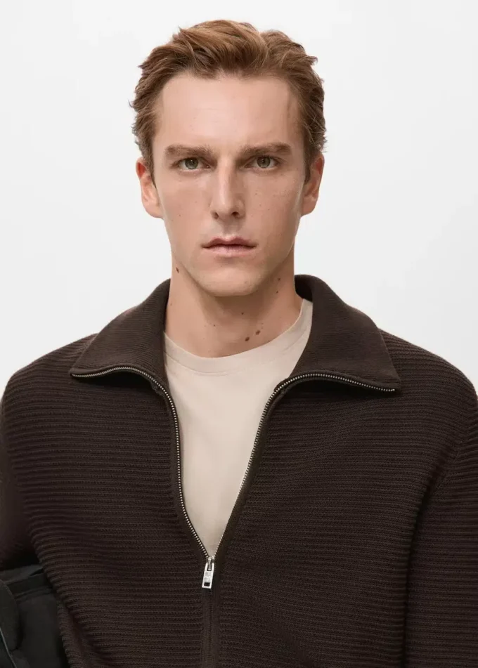 Strukturierter Strickcardigan mit Reißverschluss Strukturierter Strickcardigan mit Reißverschluss