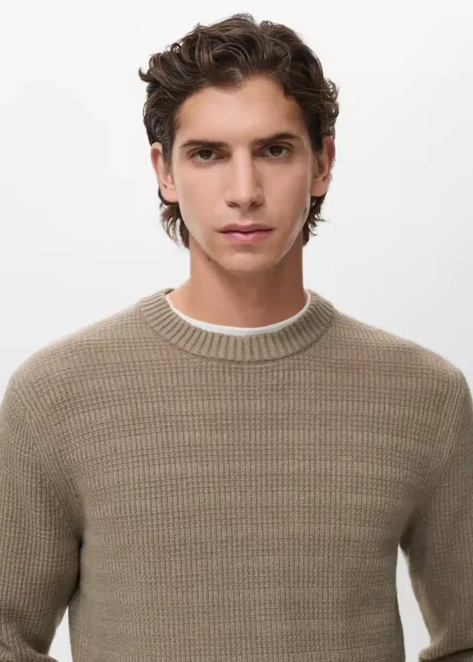 Strukturierter Strickpullover