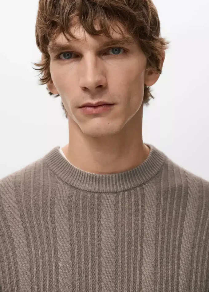 Strukturierter Strickpullover