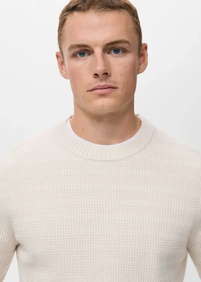 Strukturierter Strickpullover