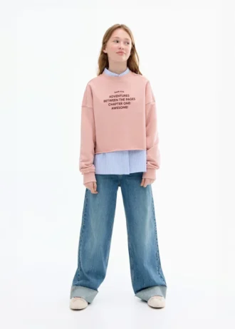 sweatshirt mit aufgedruckter botschaft 2 330x462 - Sweatshirt mit aufgedruckter Botschaft