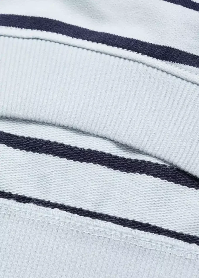 Sweatshirt mit gesticktem Herz Sweatshirt mit gesticktem Herz