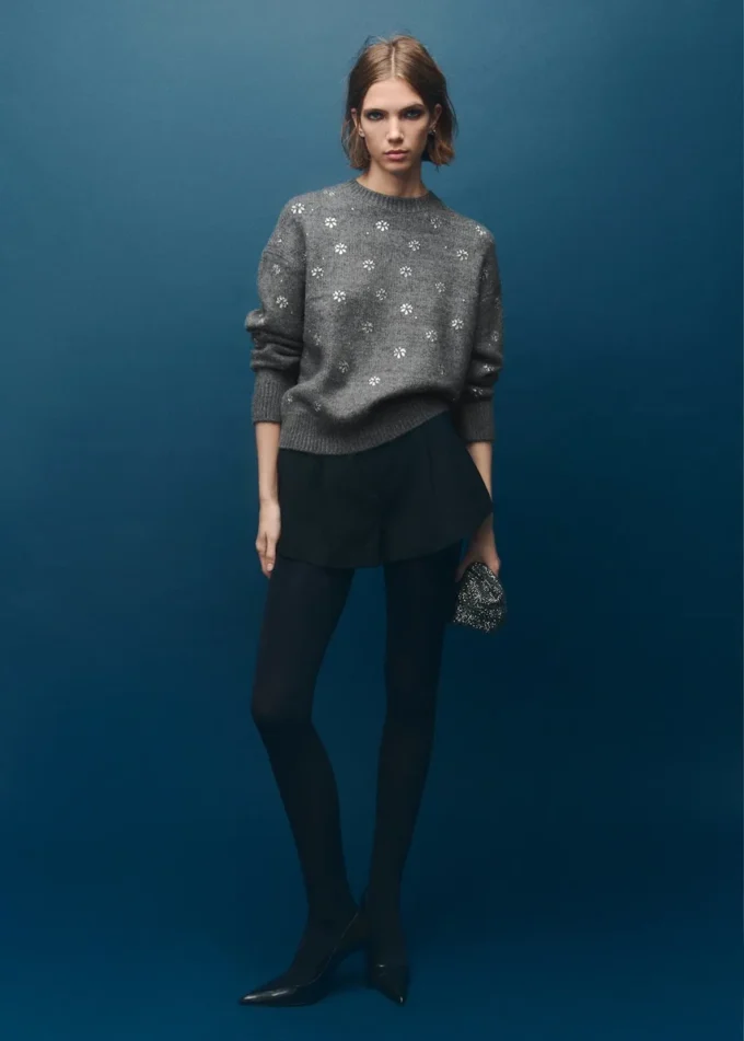 Sweatshirt mit Kristalldetails