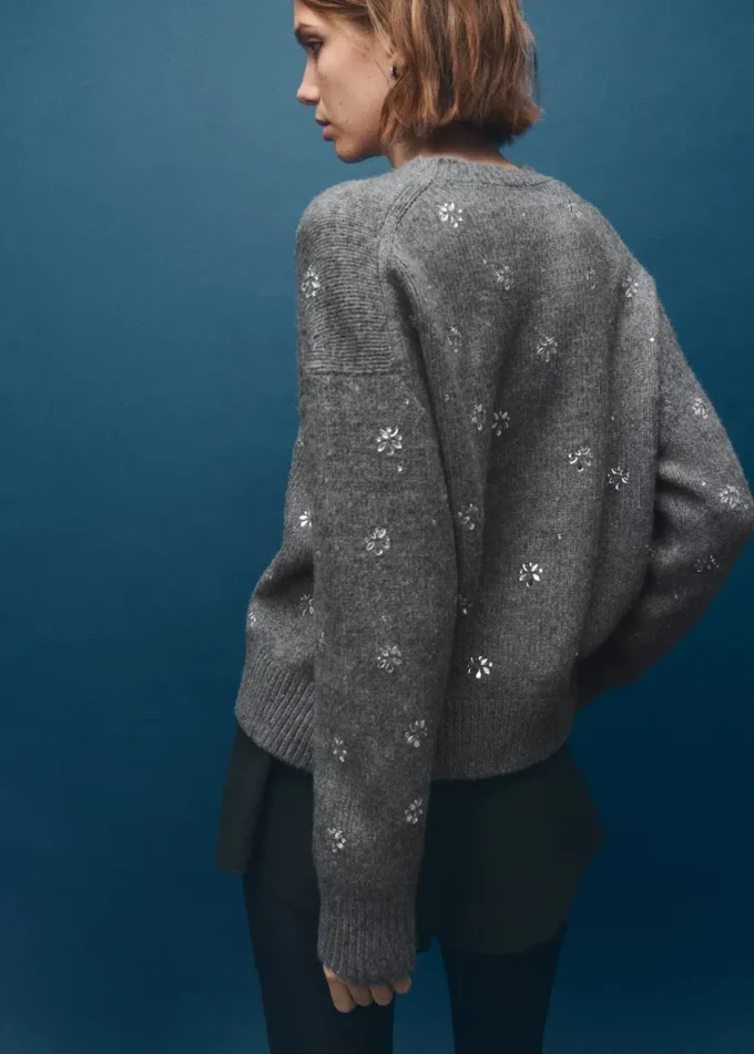 Sweatshirt mit Kristalldetails