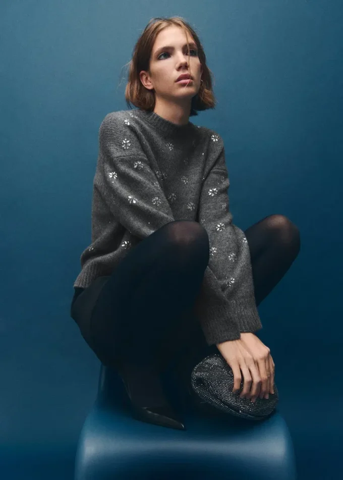 Sweatshirt mit Kristalldetails