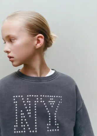 Sweatshirt mit Nieten
