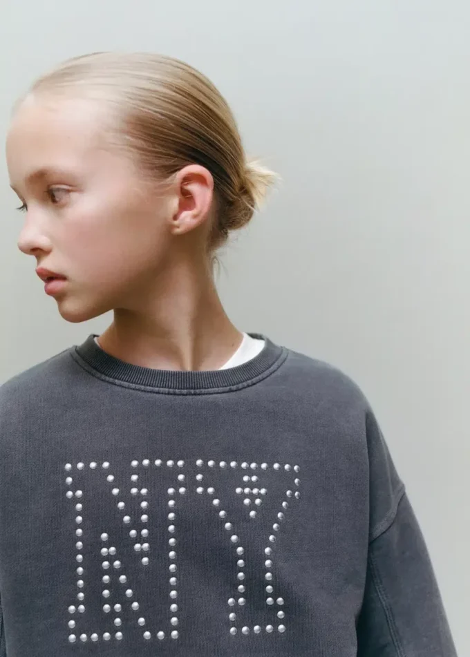 Sweatshirt mit Nieten Sweatshirt mit Nieten