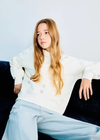 Sweatshirt mit Strasssteinen in Sternform